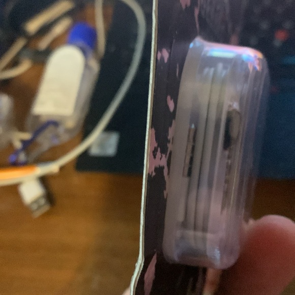 dELiA*s earbuds with Mic & Volume Control New In Box - Picture 2 of 2